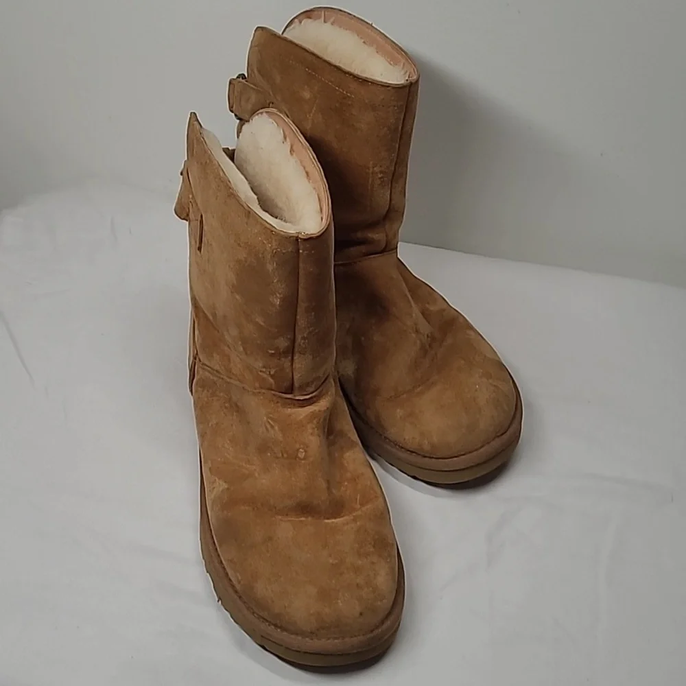 Women's UGG Short Boots - Picture 8 of 8